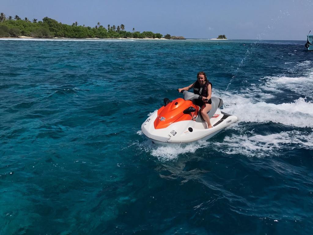 Natural Surf House Hostel Himmafushi Exterior photo